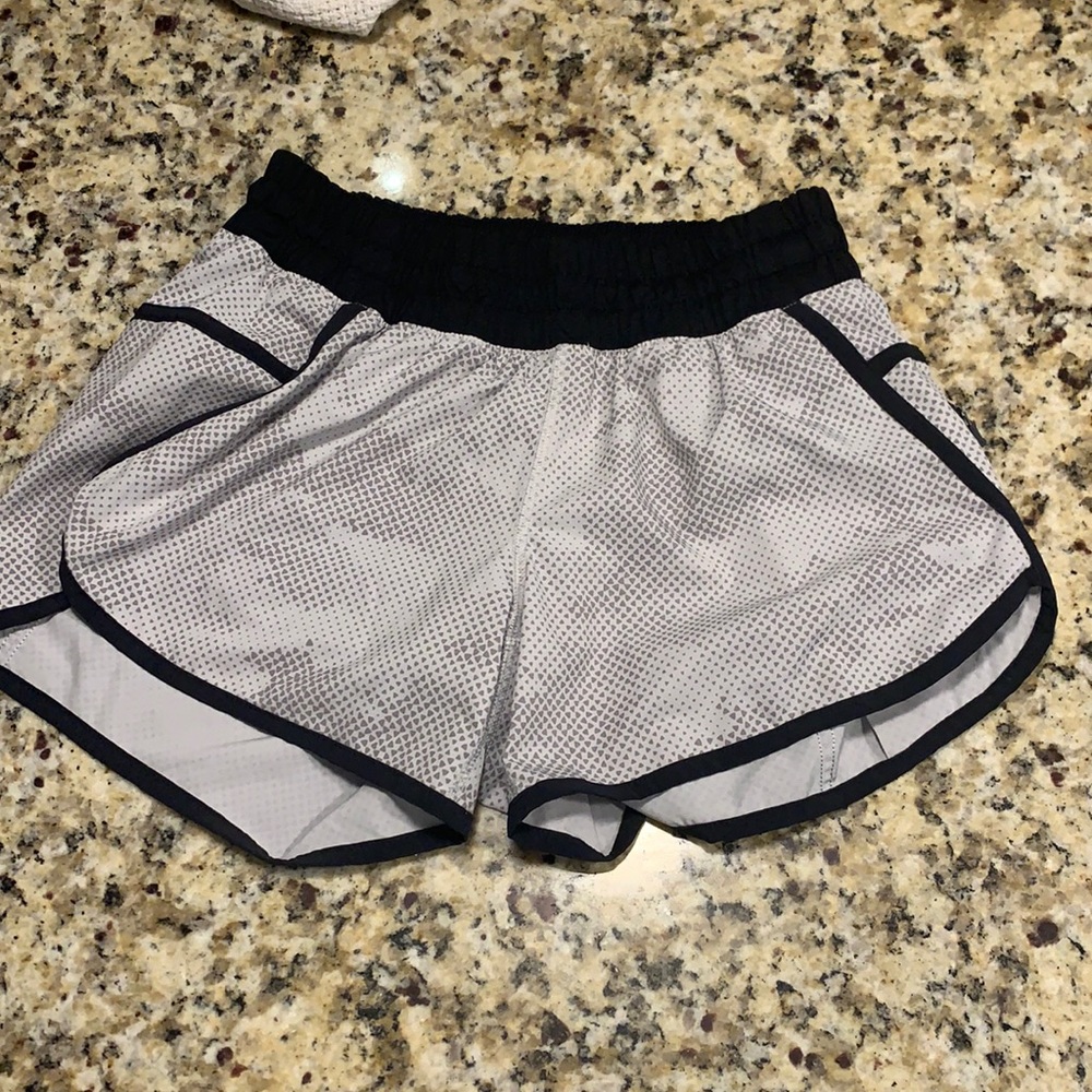 LULULEMON Athletica-pattern tracker shorts size 6